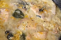 название картинки Горбуша с майонезом морковкой и луком