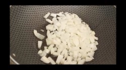 название картинки Горбуша с майонезом морковкой и луком