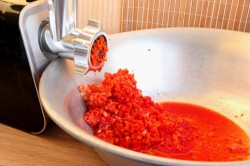 название картинки Аджика перец болгарский чеснок с ранетками на зиму