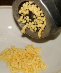 Гороховые котлеты с чесноком - шаг 2