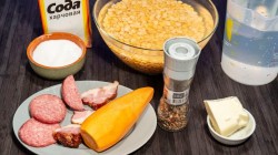 Гороховый суп-пюре с сырокопченой колбасой - шаг 1 Гороховый суп-пюре с сырокопченой колбасой - шаг 1