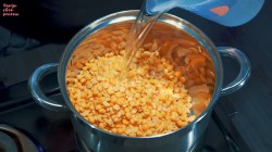 Гороховый суп-пюре с сырокопченой колбасой - шаг 3 Гороховый суп-пюре с сырокопченой колбасой - шаг 3