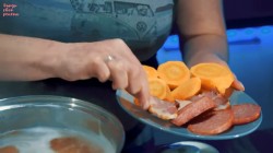 Гороховый суп-пюре с сырокопченой колбасой - шаг 5 Гороховый суп-пюре с сырокопченой колбасой - шаг 5