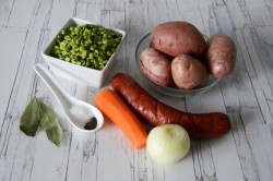 Гороховый суп с копченой колбасой - шаг 1