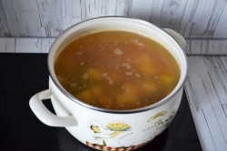 Гороховый суп с копченой колбасой - шаг 9