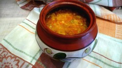 название картинки Гороховый суп с тушенкой