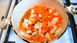 название картинки Гороховый суп с тушенкой