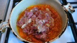 название картинки Гороховый суп с тушенкой