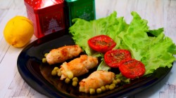 Куриные рулетики с солеными огурцами и сыром