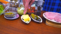 Куриные рулетики с солеными огурцами и сыром