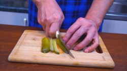 Куриные рулетики с солеными огурцами и сыром