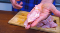 Куриные рулетики с солеными огурцами и сыром