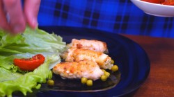 Куриные рулетики с солеными огурцами и сыром