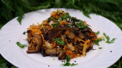 Горячая закуска из баклажан с морковью по-корейски