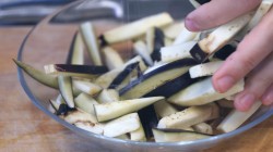 Горячая закуска из баклажан с морковью по-корейски