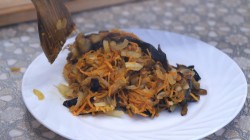 Горячая закуска из баклажан с морковью по-корейски