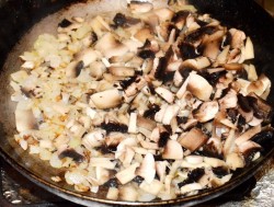 Горячие бутерброды с грибами и сыром в духовке