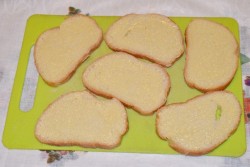 Горячие бутерброды с грибами и сыром в духовке