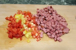 Горячие бутерброды с копченой колбасой