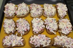 Горячие бутерброды с копченой колбасой