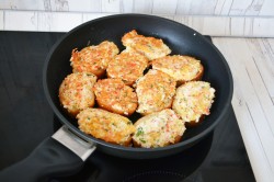 название картинки Горячие бутерброды с крабовыми палочками и сыром