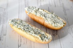 название картинки Бутерброды с помидорами и сыром в духовке