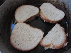 Горячие бутерброды с картошкой - шаг 5 Горячие бутерброды с картошкой - шаг 5