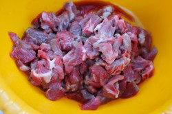 Говядина на костре в казане по китайски