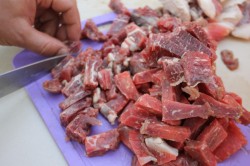 Говядина на костре в казане по китайски