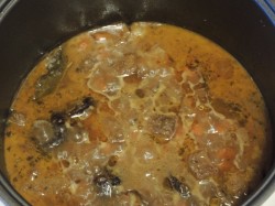 Говядина с черносливом в мультиварке