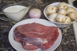 Говядина с грибами в сливочном соусе