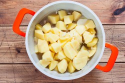 Говядина с картошкой тушеная - шаг 4