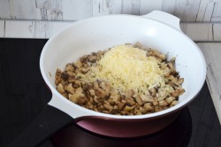 название картинки Мясо со сливочно-грибным соусом