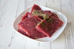 название картинки Мясо со сливочно-грибным соусом