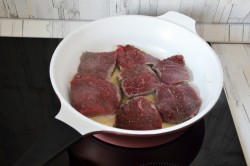 название картинки Мясо со сливочно-грибным соусом