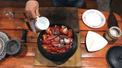 Говядина томленая с овощами в чугунке. Тушеное мясо.