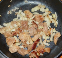 Говядина тушеная с луком - шаг 6 Говядина тушеная с луком - шаг 6