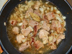 Говядина тушеная с луком - шаг 7 Говядина тушеная с луком - шаг 7