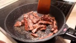 название картинки Говядина в азиатском соусе с фасолью