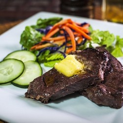 Говяжий стейк со специями запеченный