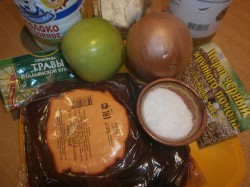 Говяжья печень с яблоками и луком по-берлински - шаг 1