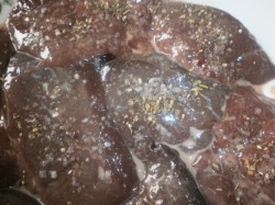 Говяжья печень с яблоками и луком по-берлински - шаг 9