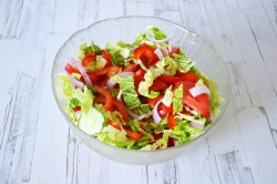 Греческий салат с пекинской капустой