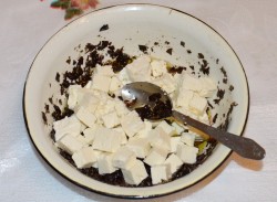 Классический Греческий салат с сухариками и курицей