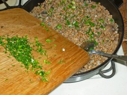 название картинки Гречка с грибами и луком