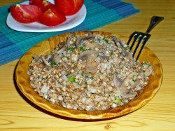 название картинки Гречка с грибами и луком