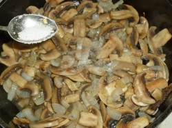 название картинки Гречка с грибами и луком