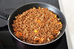 название картинки Гречка с грибами морковью и луком