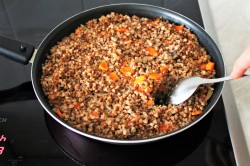 название картинки Гречка с грибами морковью и луком