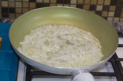 название картинки Гречка с грибами в горшочке